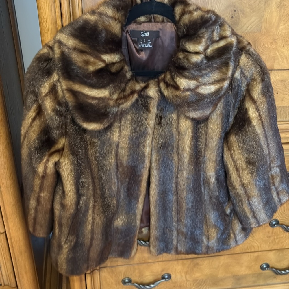 Absolutely gorgeous faux fur women’s jacket - Picture 5 of 7